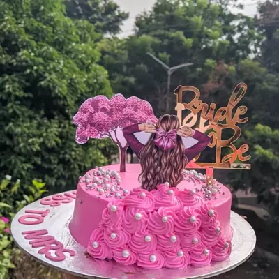 Buy The Art Girl Theme Cake online at best price Cakey Bakey