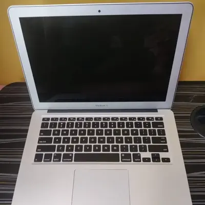 MacBook Air 13-inch 2017 （8GB） aXi4PRxB.webp