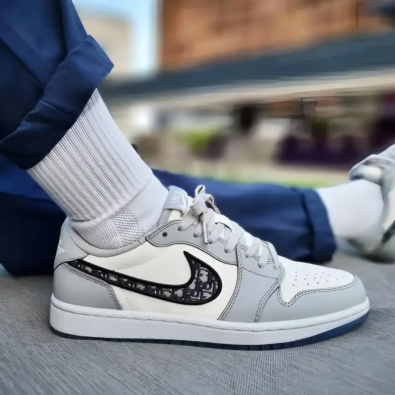 ■ 45653★ナイキ AIR JORDAN 1 LOW OG DIOR □ 45653☆ ナイキ AIR JORDAN 1 LOW OG DIOR Dior × Nike Air Jordan 1