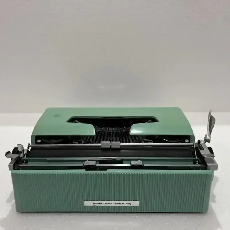 Own the Olivetti Lettera 32 Manual Typewriter - Portable Typing