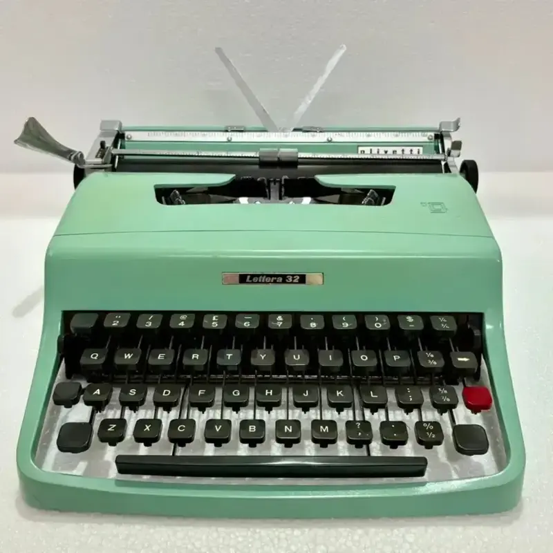 タイプライター / Olivetti Lettera 32 Own the Olivetti Lettera 32 Manual Typewriter - Portable Typing