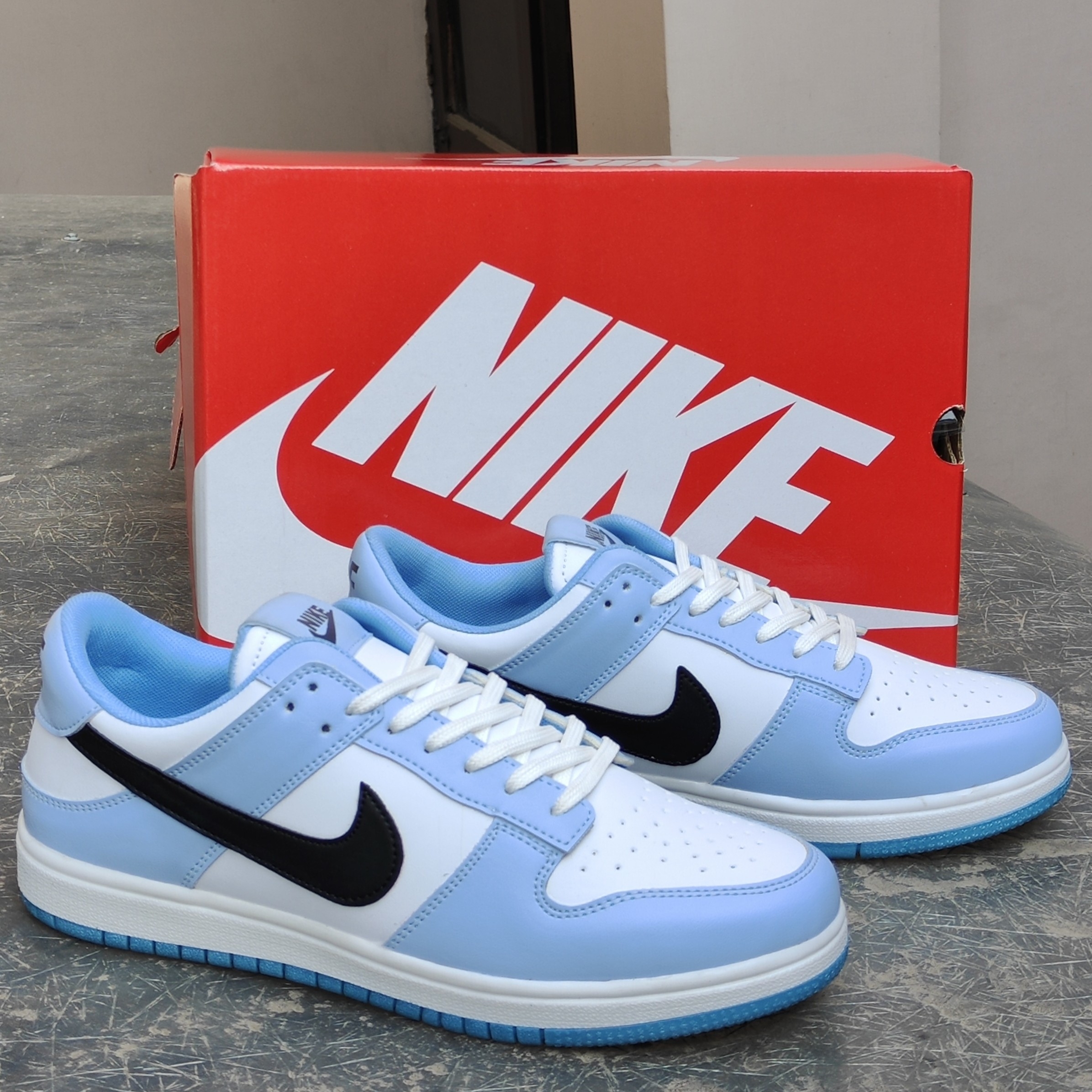 unc dunks on feet