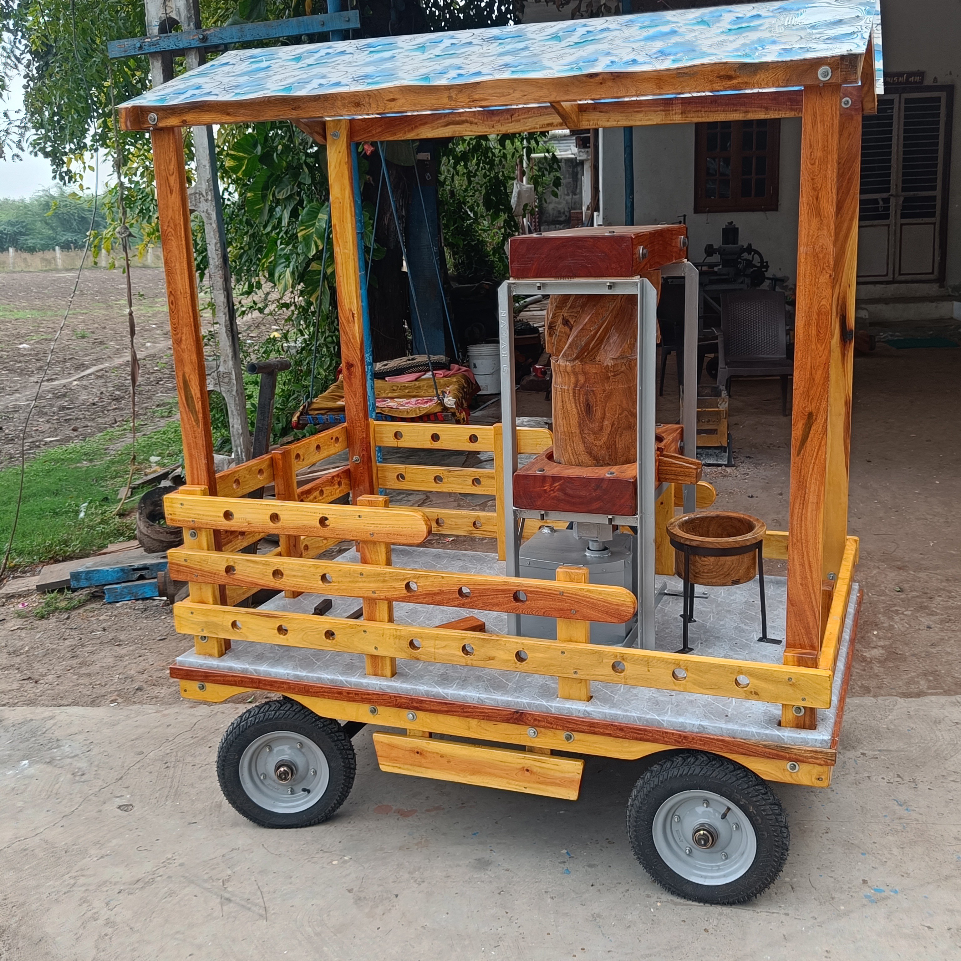 Three Wheeler Ganna Juice Machine With Engine Sugar Cane Juice