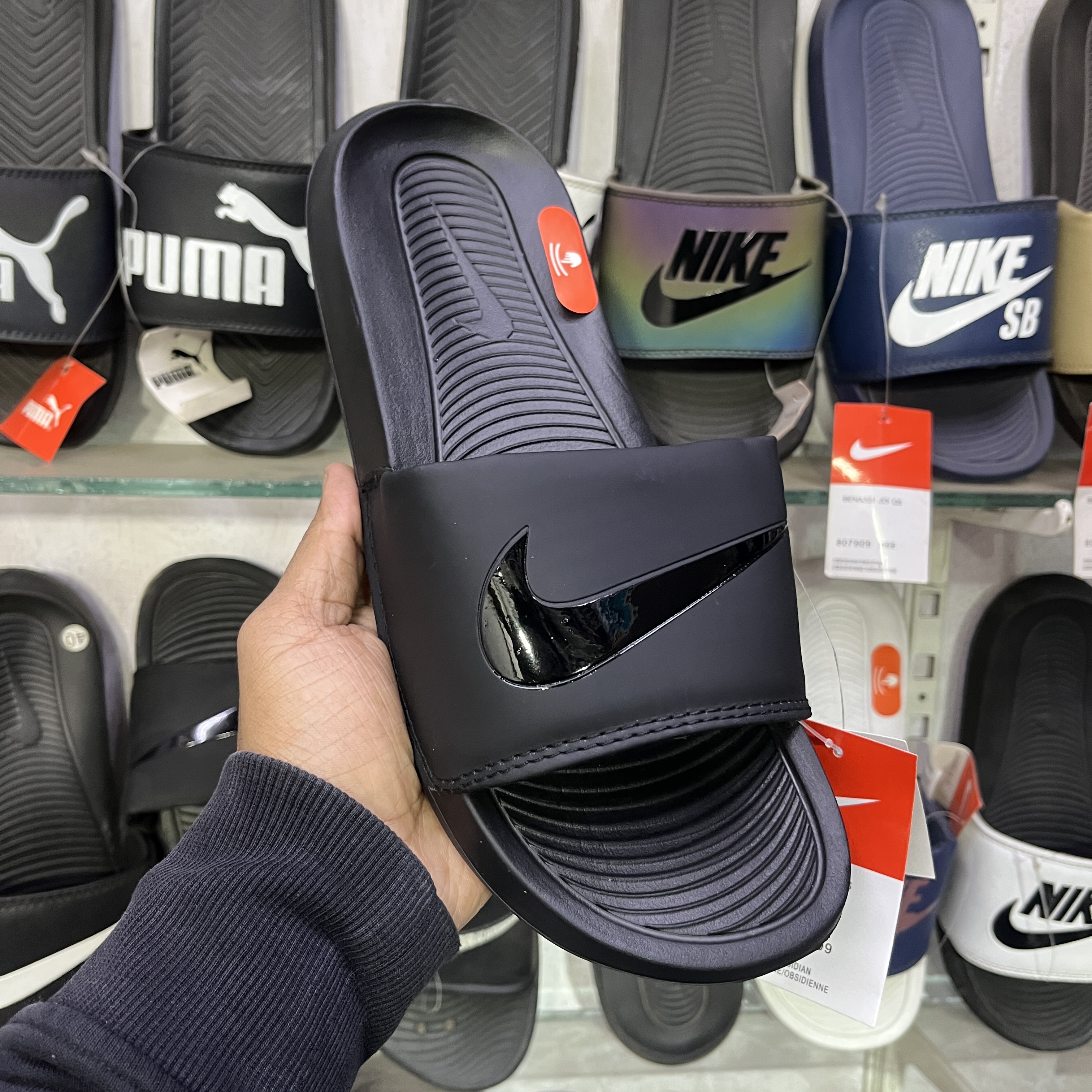 Style Nike Sandal Next To Original Nike Slides 40/6
