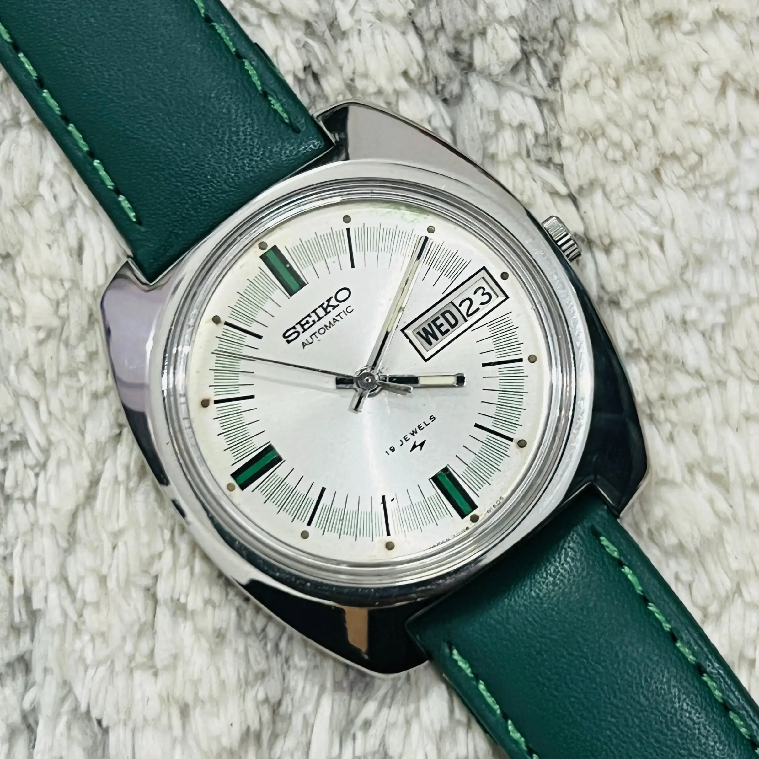 Buy Vintage Seiko 5 Automatic 19Jewels Date/Day Silver Dial