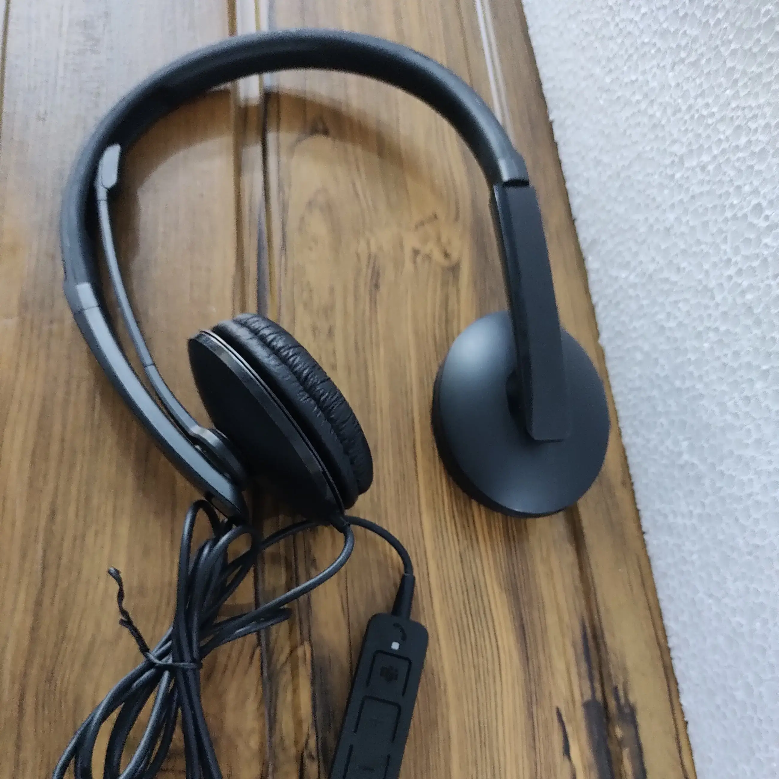 Buy USB headset at low price at Kunal computers