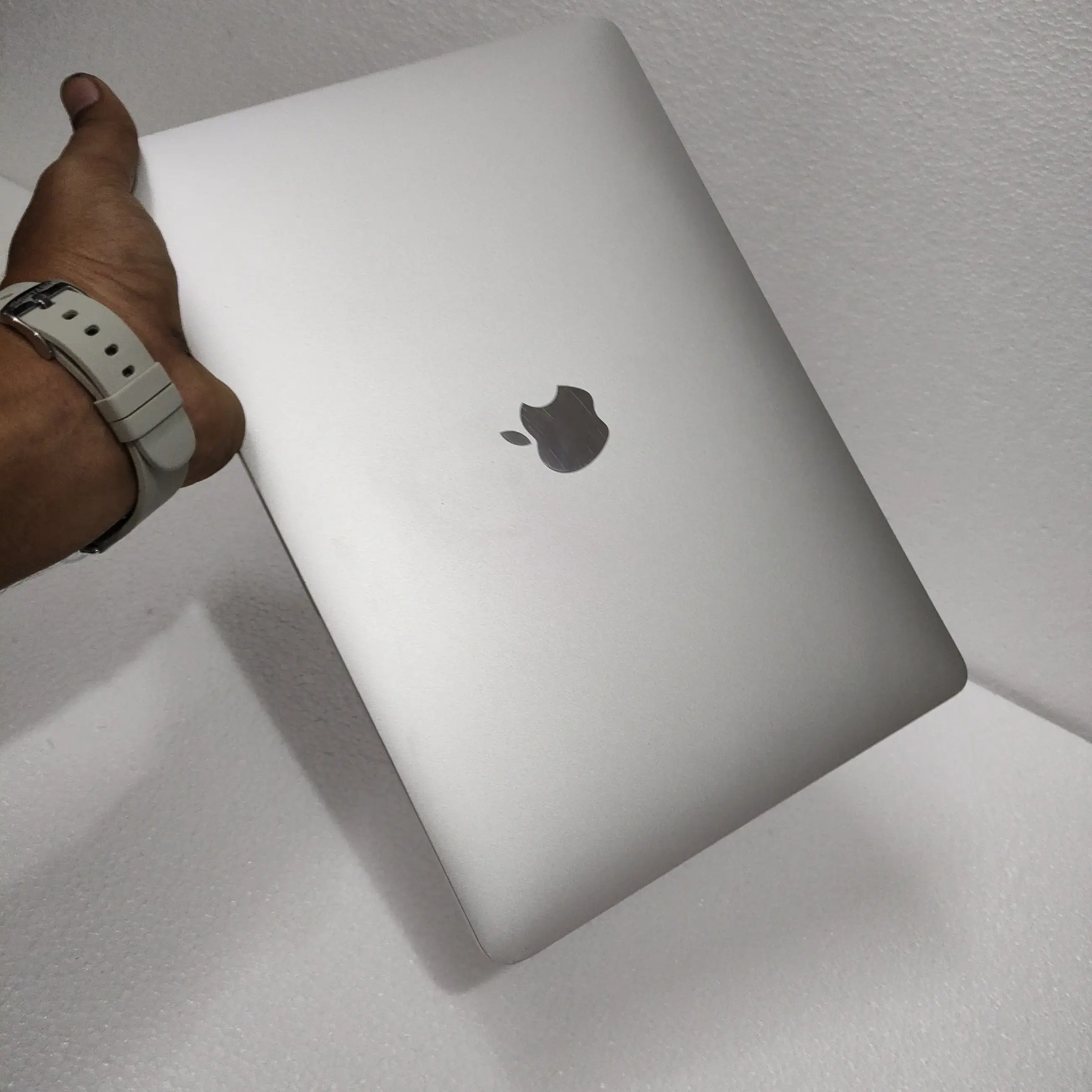 Buy Macbook Pro 2019 13 inch COREI5 Touchbar online at best