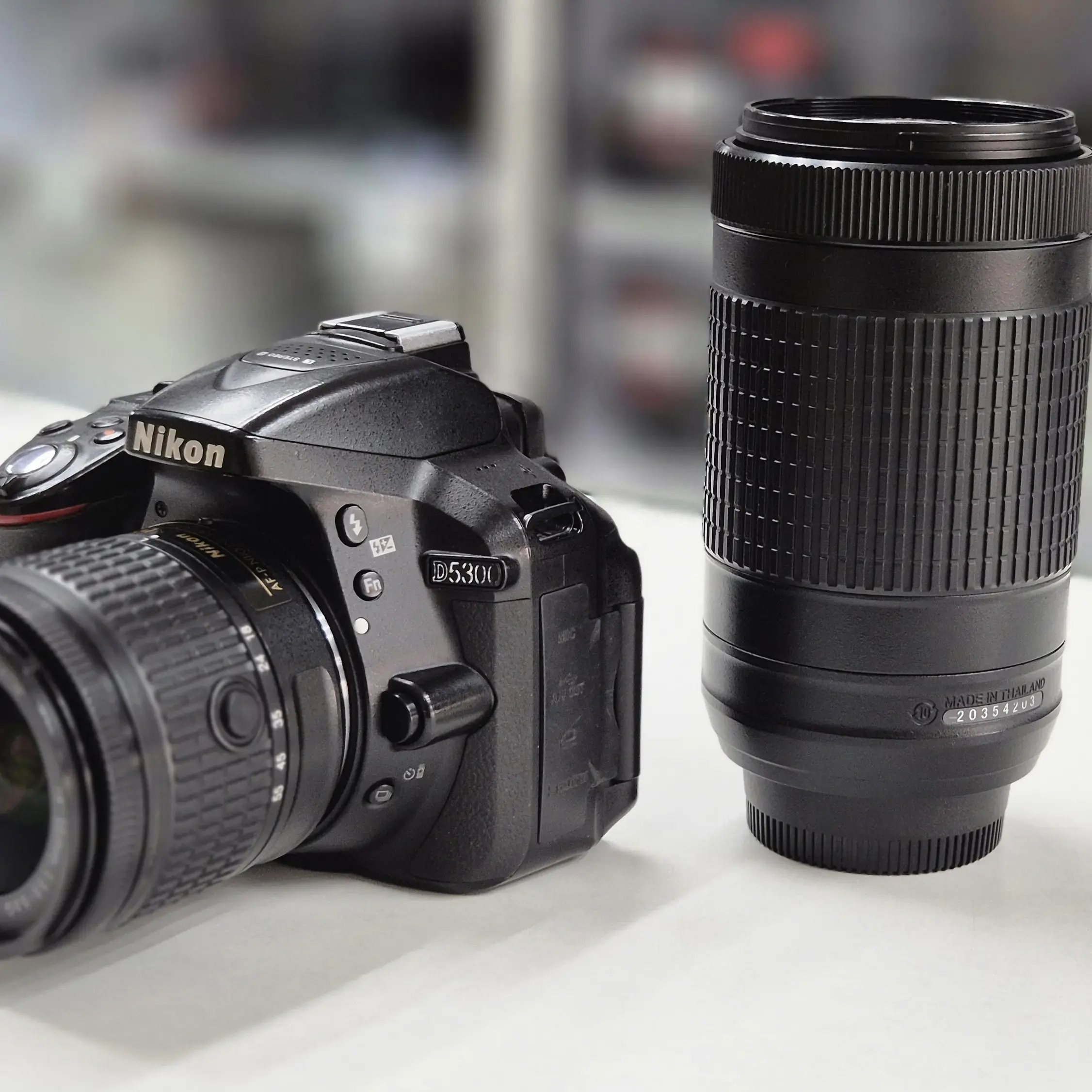 ニコン D5300 AF-S18-55 VR キット(バッテリー2個付き) Nikon D5300 18