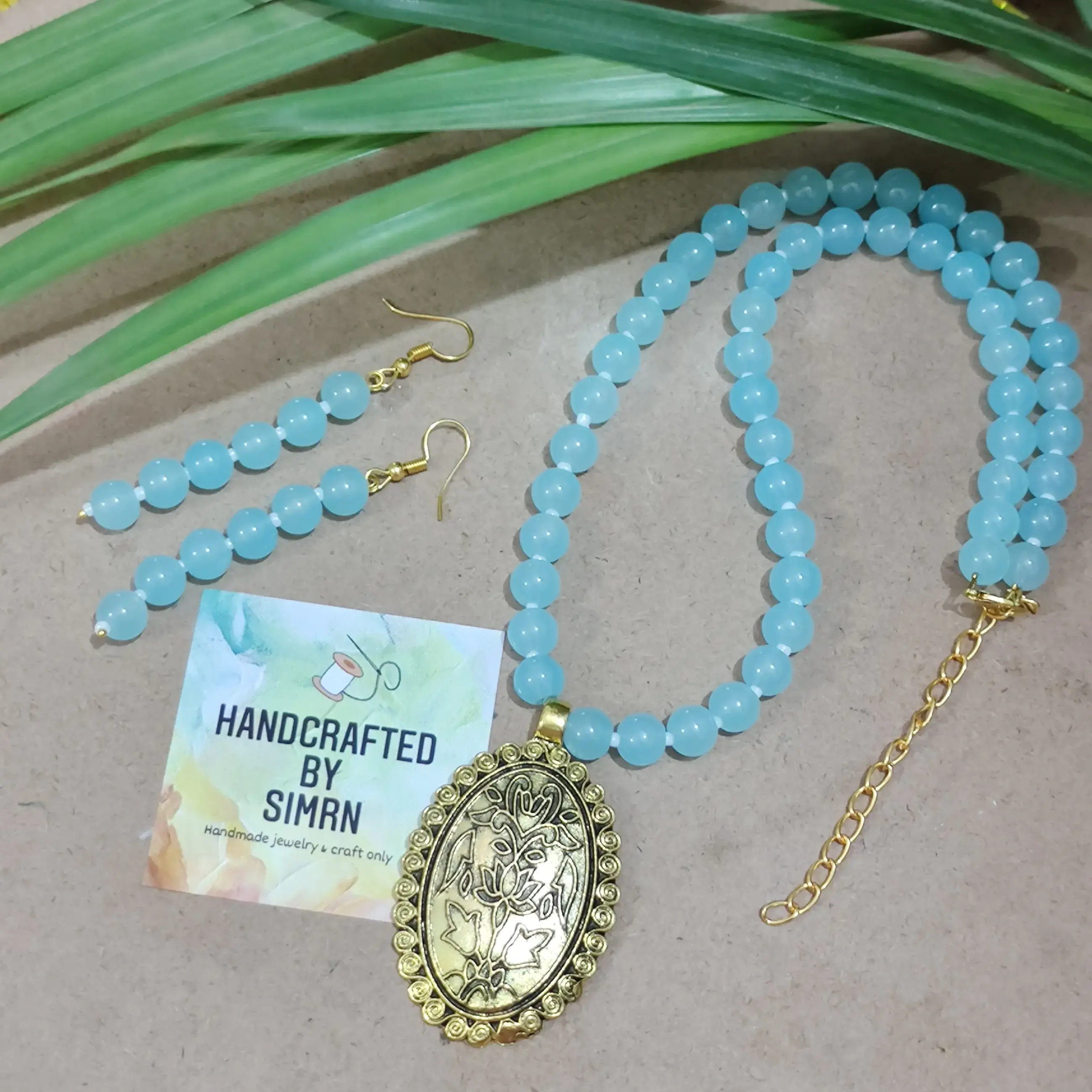 Elegant handmade neckpiece for women