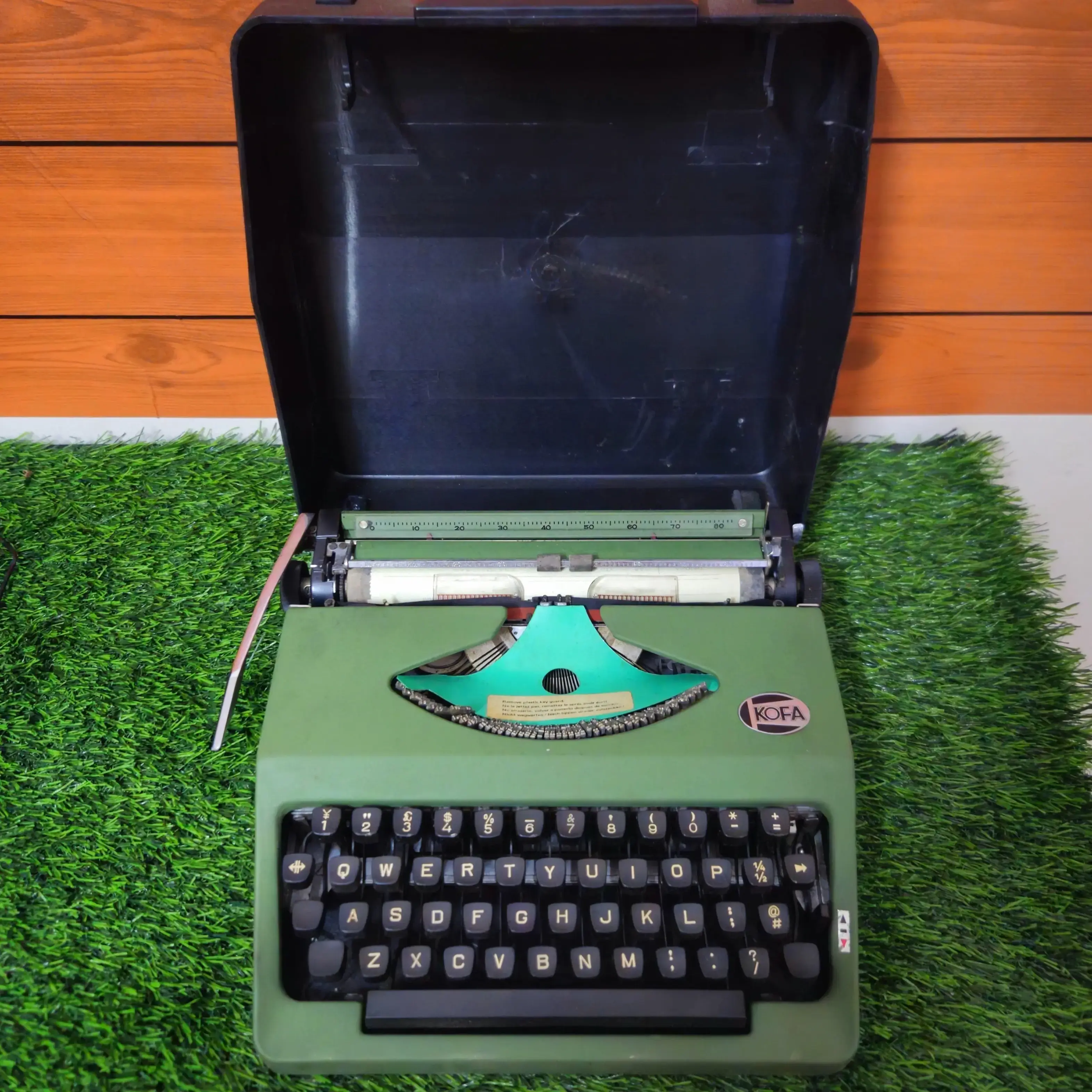 Buy Antique & Vintage Typewriters – Unique Gifts + Free Delivery 