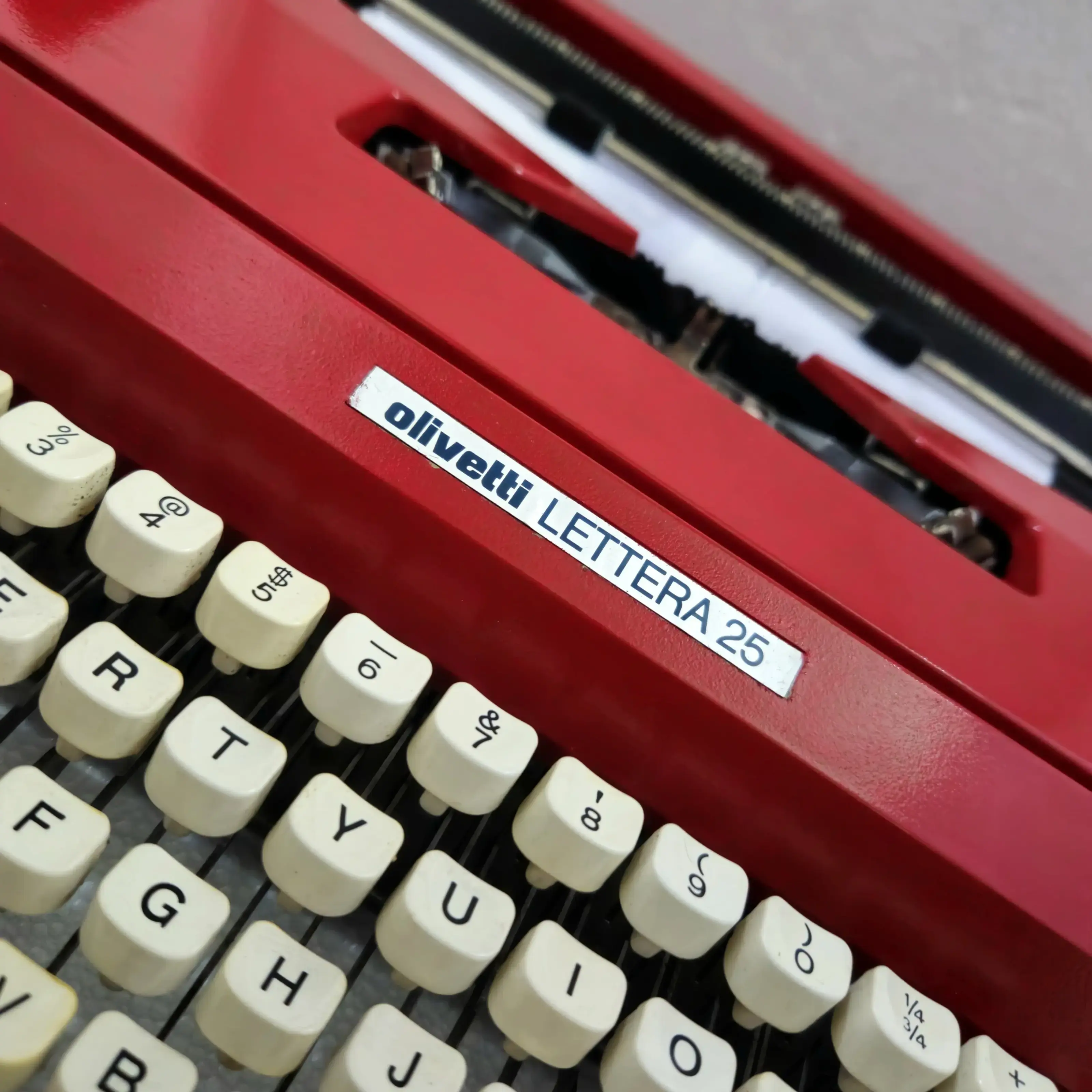 Own the Olivetti Lettera 25 Valentino Red – Italian Portable Icon