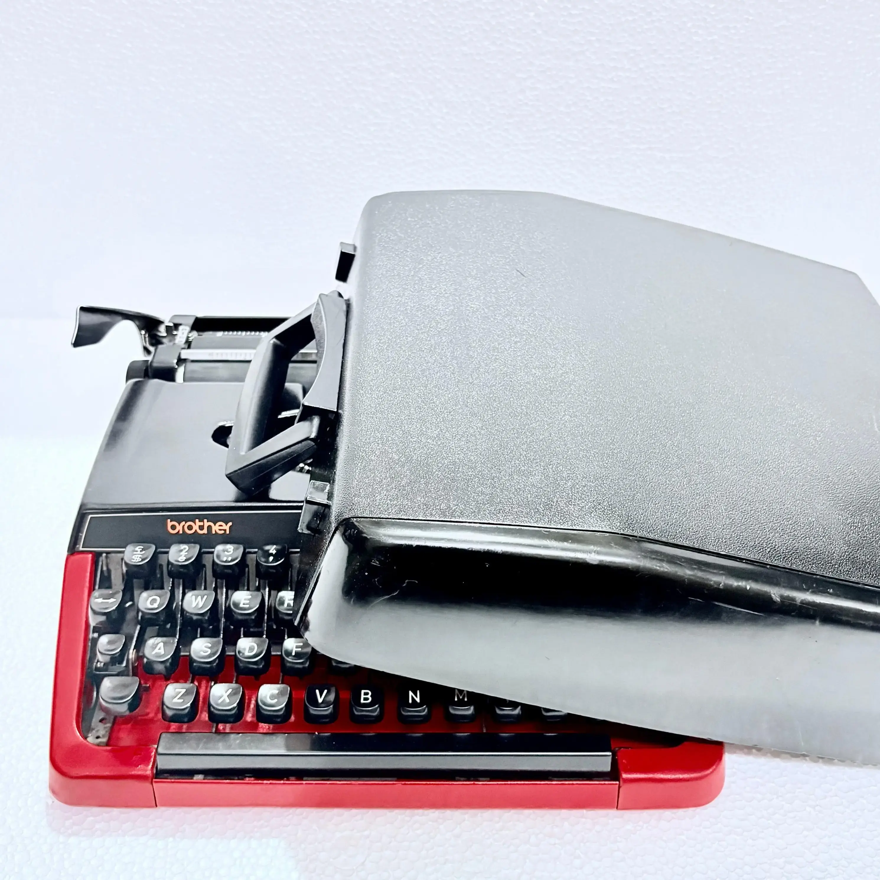 Brother Deluxe 220 Inferno Red Typewriter – Made in Japan | RR