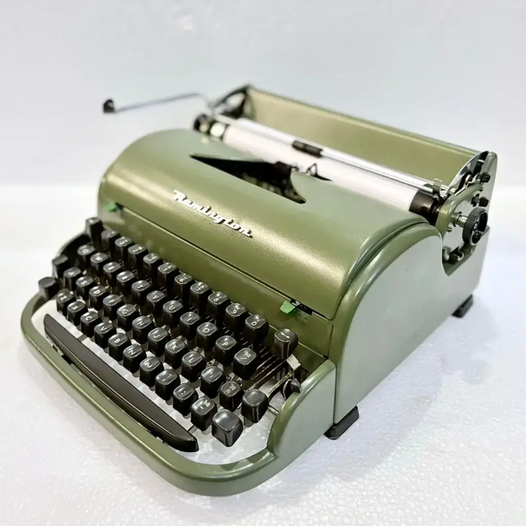 Remington Quiet-Riter タイプライター Remington Quiet-Riter Military Green Typewriter – Heavy-Duty USA