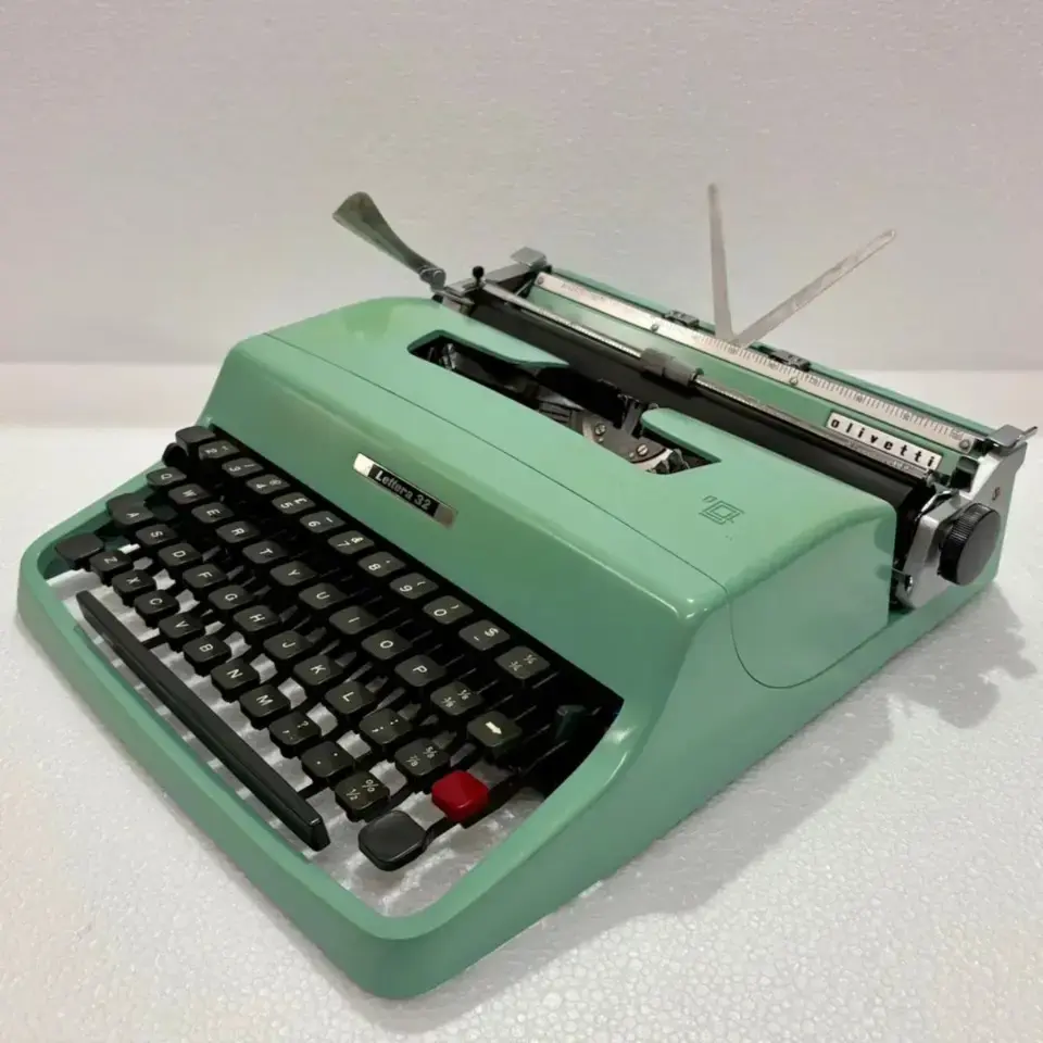 Own the Olivetti Lettera 32 Manual Typewriter - Portable Typing