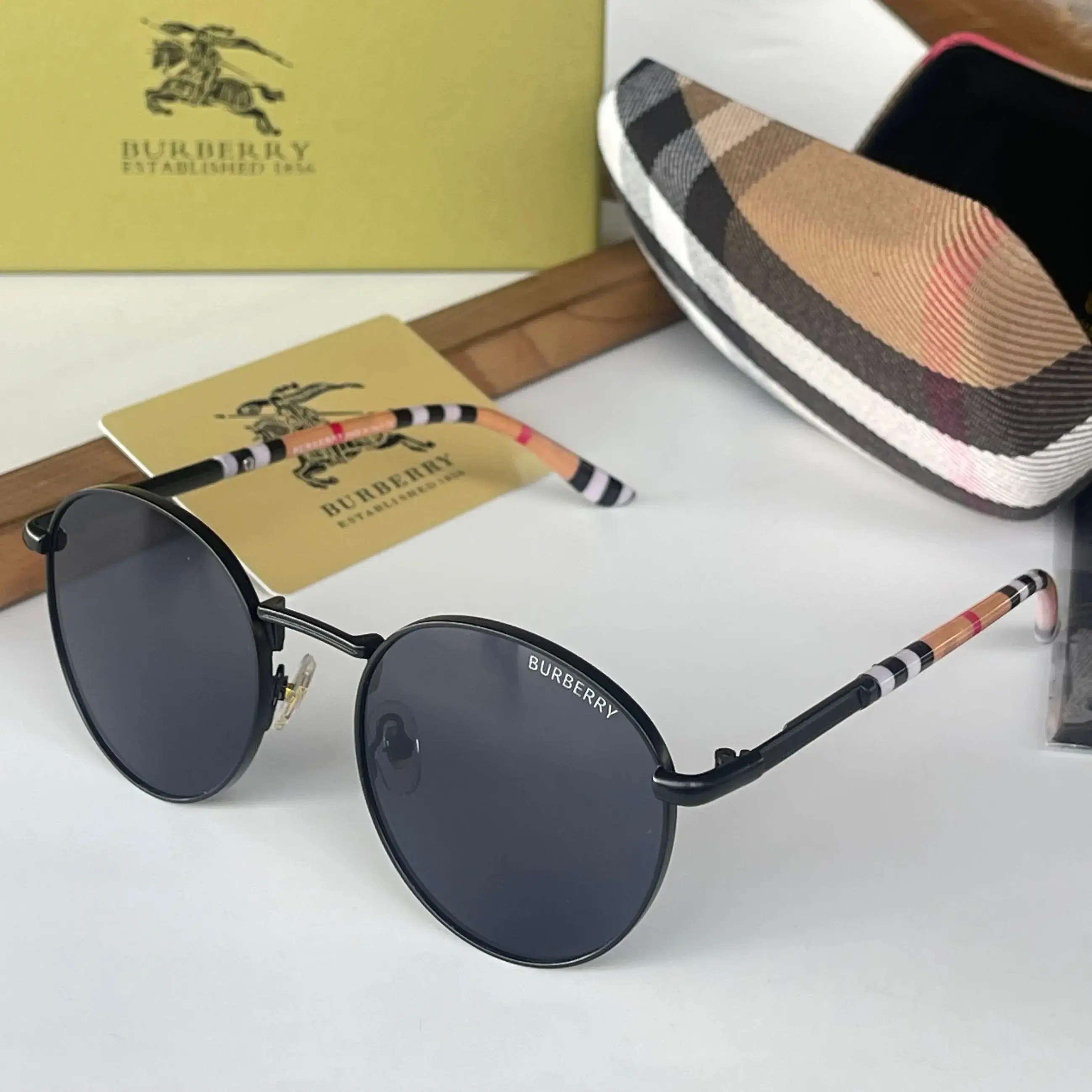 BURBERRY Burberry Eyewear Sunglasses with box - Yellow