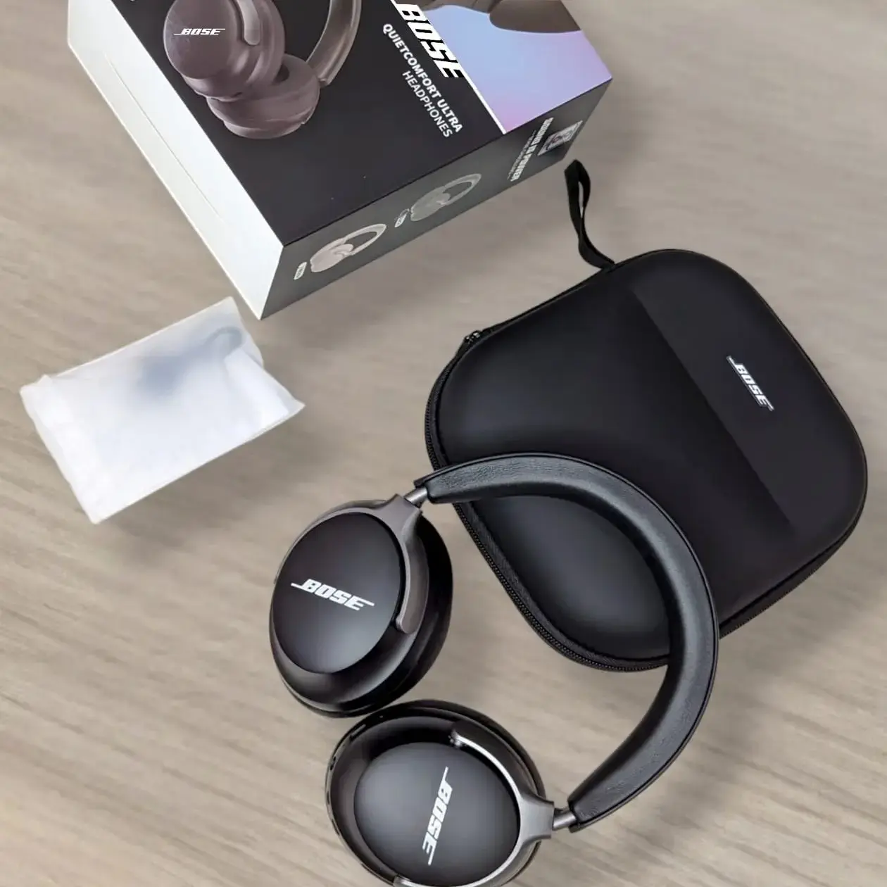 Bose head phones Quet Comfort Utra Base Power Full Sound - Black