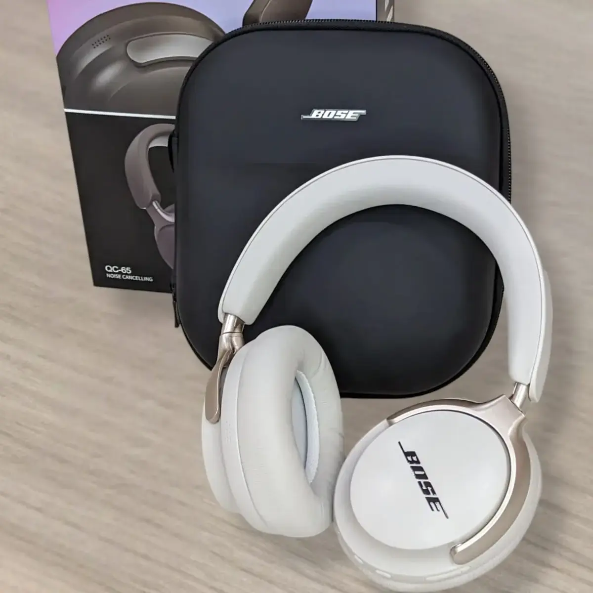 Bose head phones Quet Comfort Utra Base Power Full Sound - Black