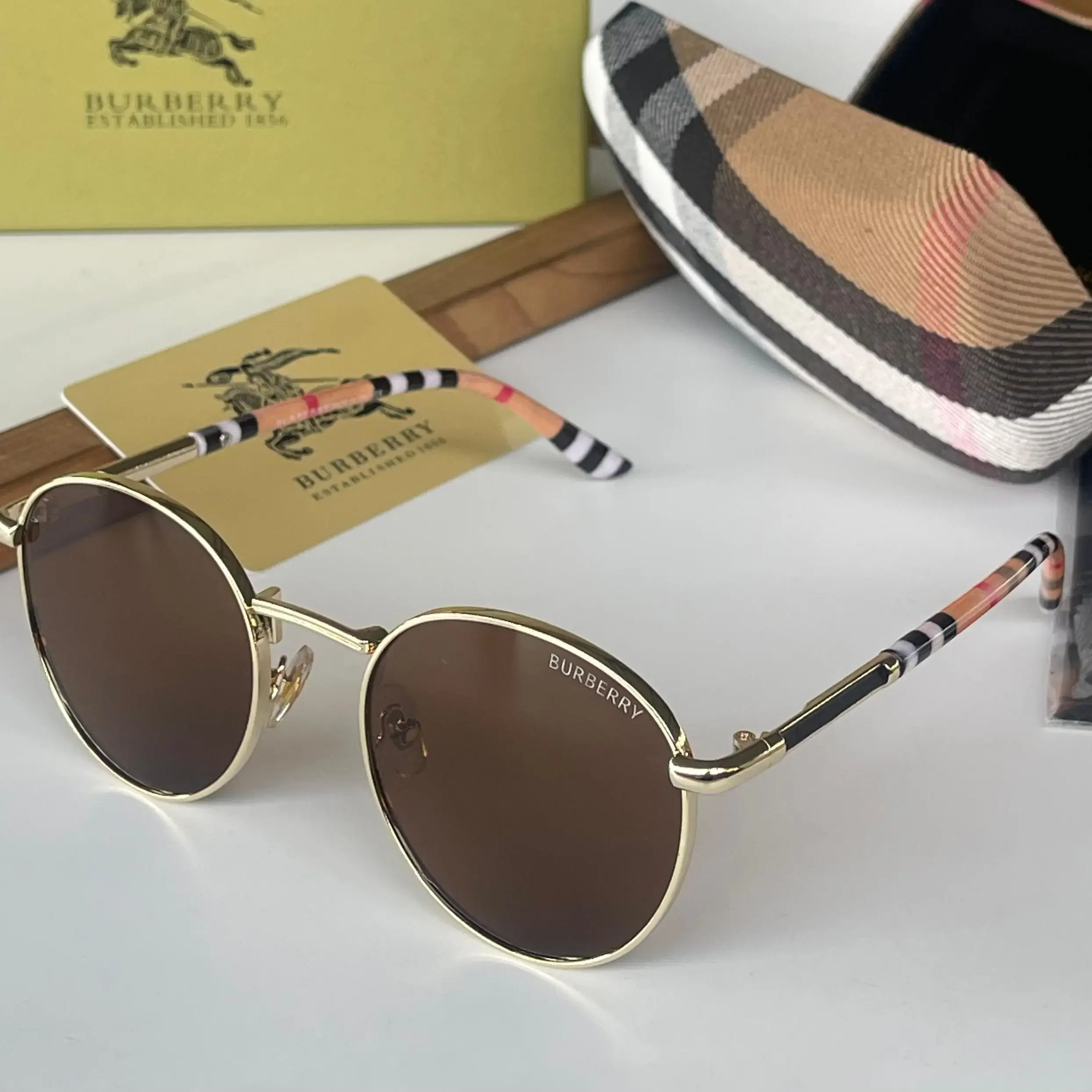 BURBERRY Burberry Eyewear Sunglasses with box - Yellow