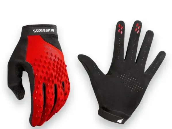 Met gloves react red L