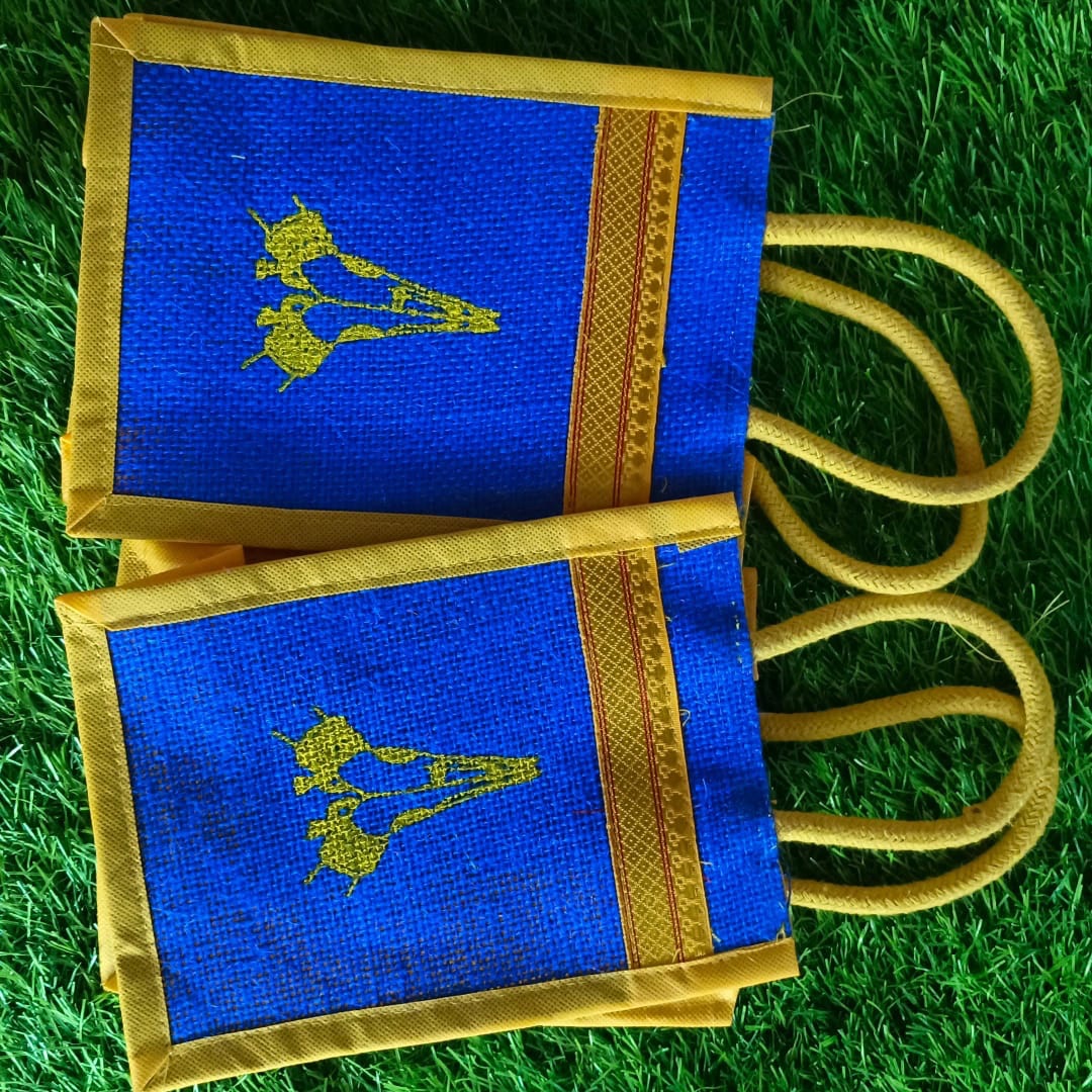 #Jute bag with lace stitched on it Front  and back is jute sides non woven sise - 8*6*4” Moq -15 pcs - 1
