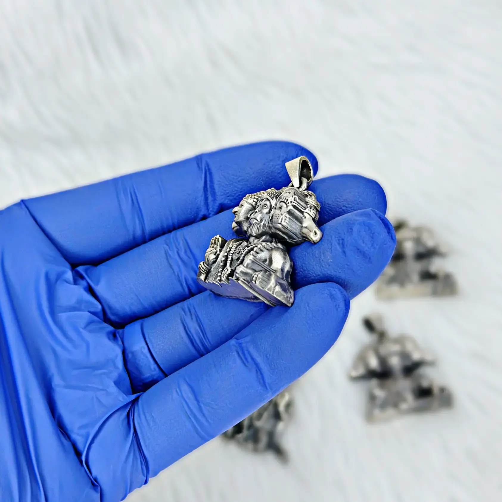 Hunter ハンター 柔軟 鹿皮 18-22cm スワロフスキー チャーム Pure Slver Lockets by Harsh Jewellers Uk