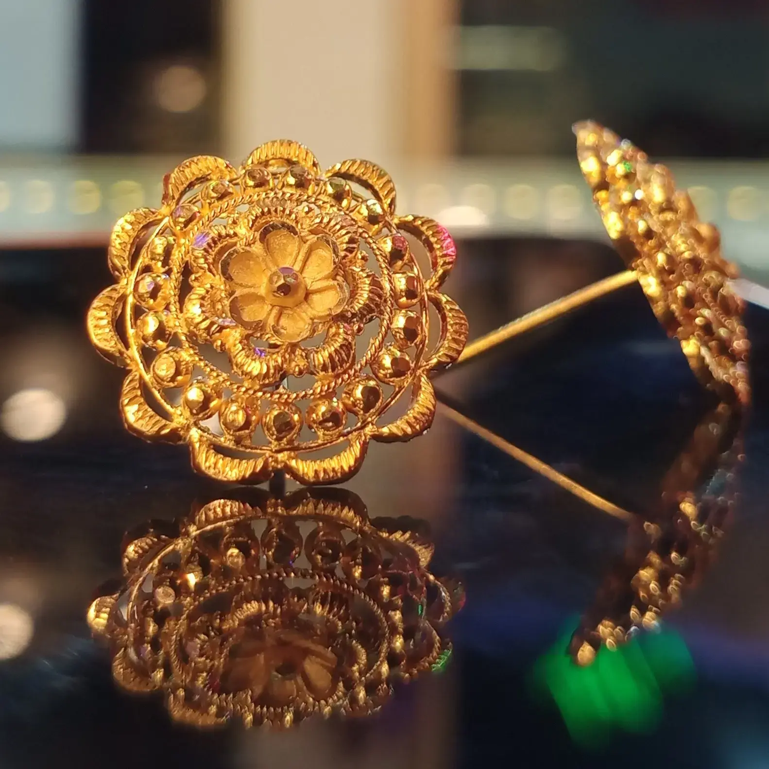 Hallmark Gold Tops - Main Image