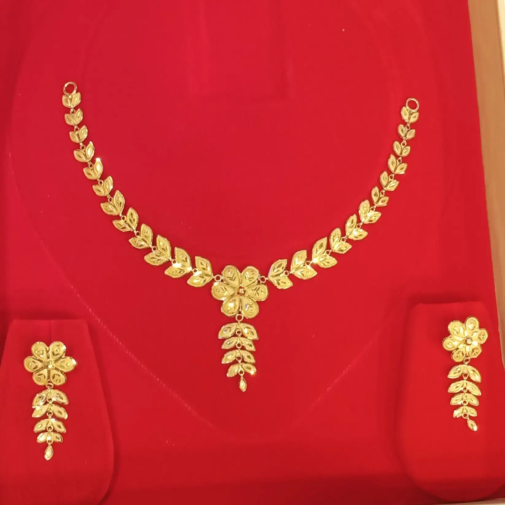 Buy Beautiful Gold Necklace With Earrings online at best price