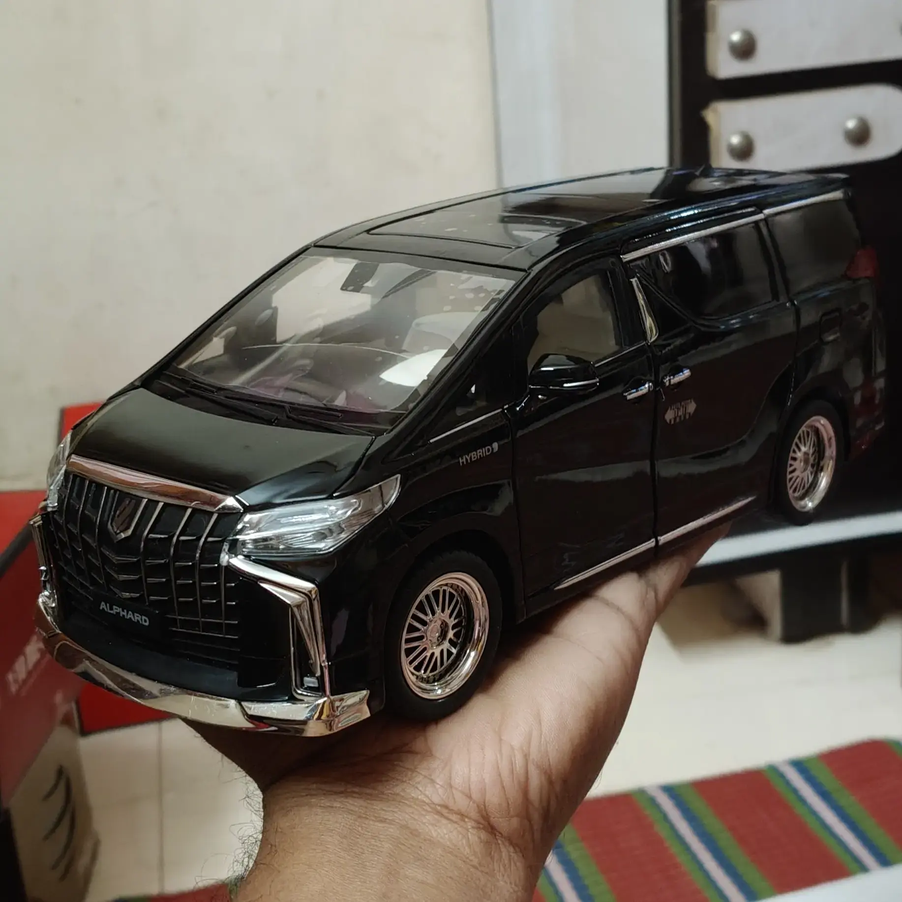 Buy 1:18 Scale Toyota alphard online at best price | Dhanvi Toys