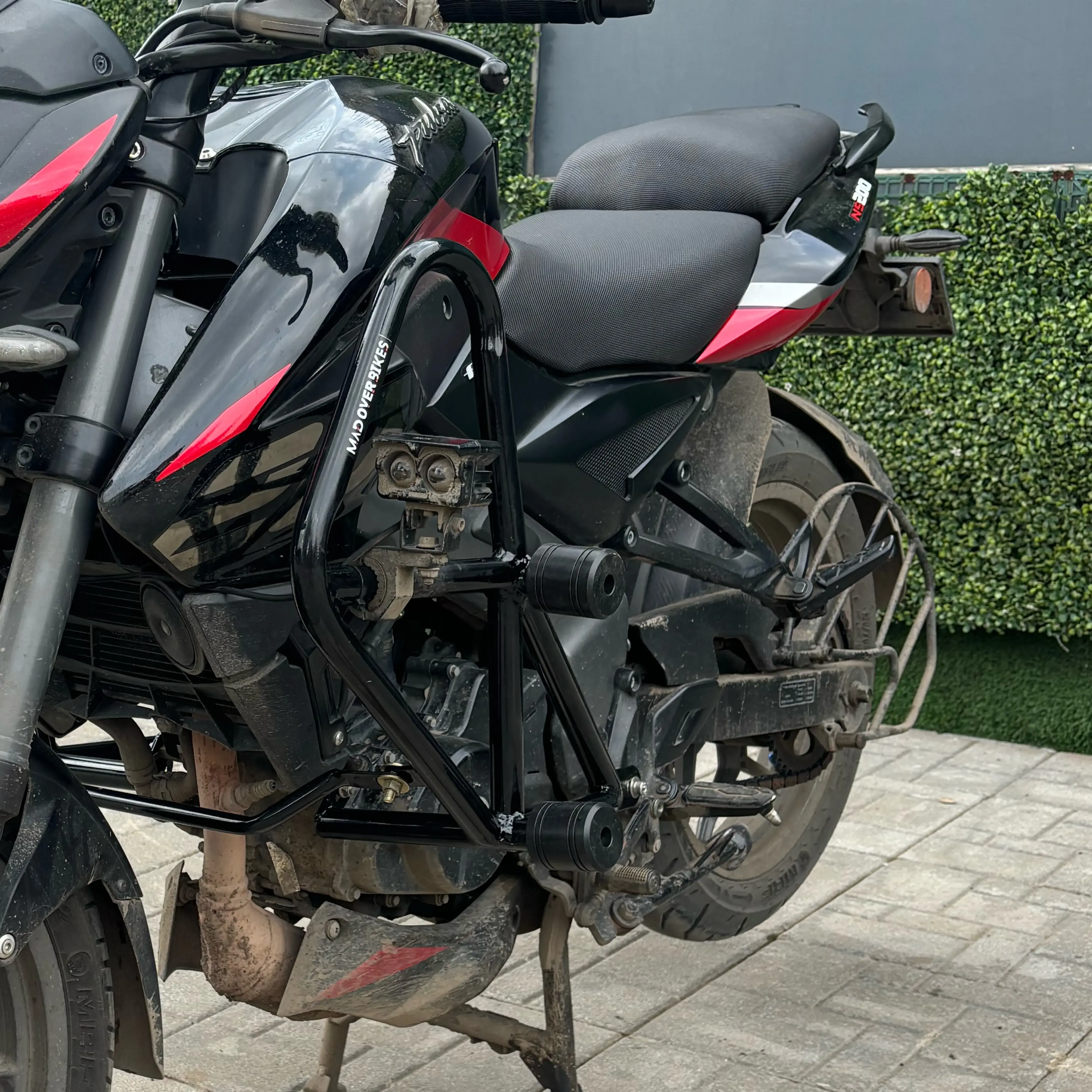 Pulsar Ns125 Pulsar 200 Ns Saree Guard With Footrest Bajaj Pulsar